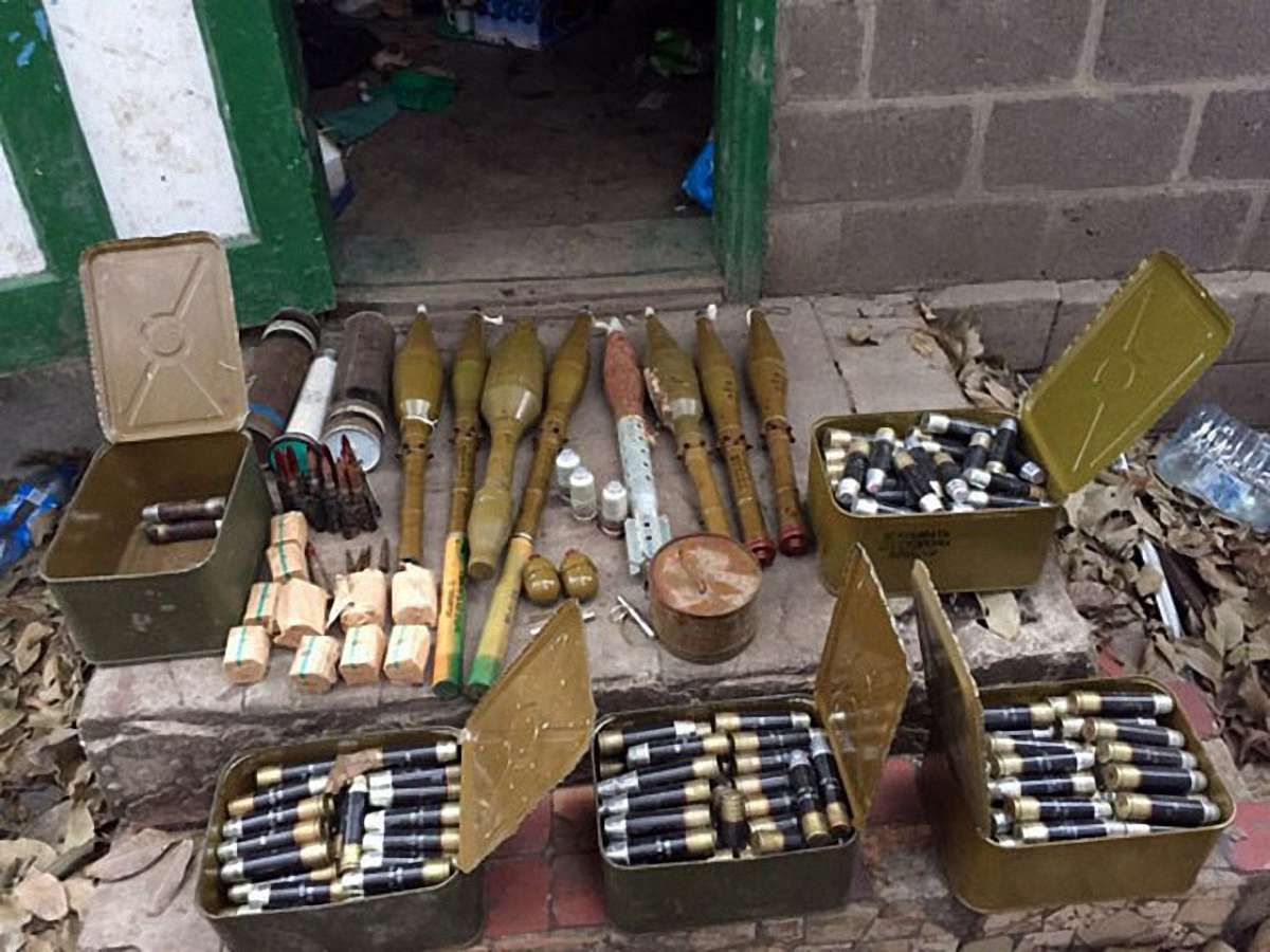 Міліція вилучила арсенал боєприпасів у Мар’їнці на Донеччині