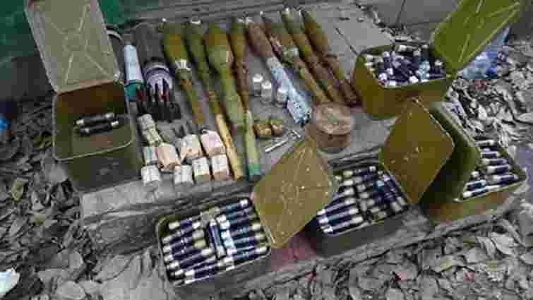 СБУ знайшла у Мар'їнці схованку з понад 300 гранатами