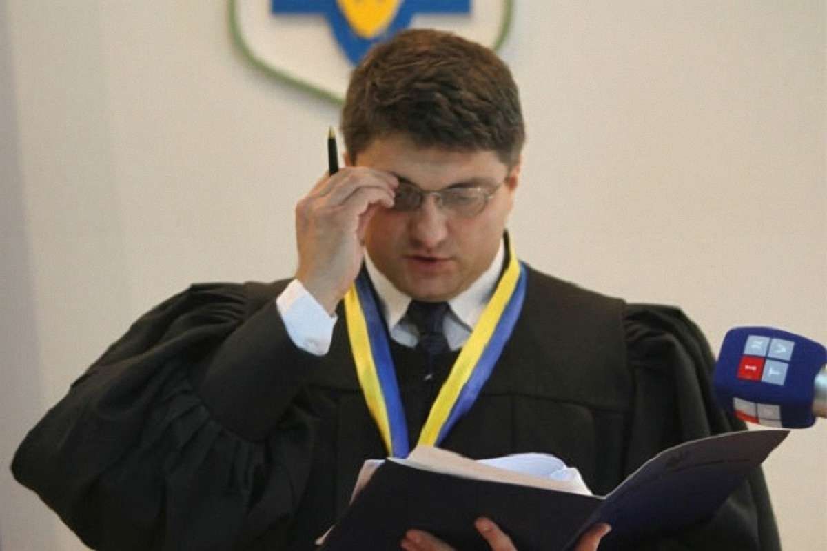 Судді Кірєєву, який перебуває в розшуку, досі нараховують зарплату