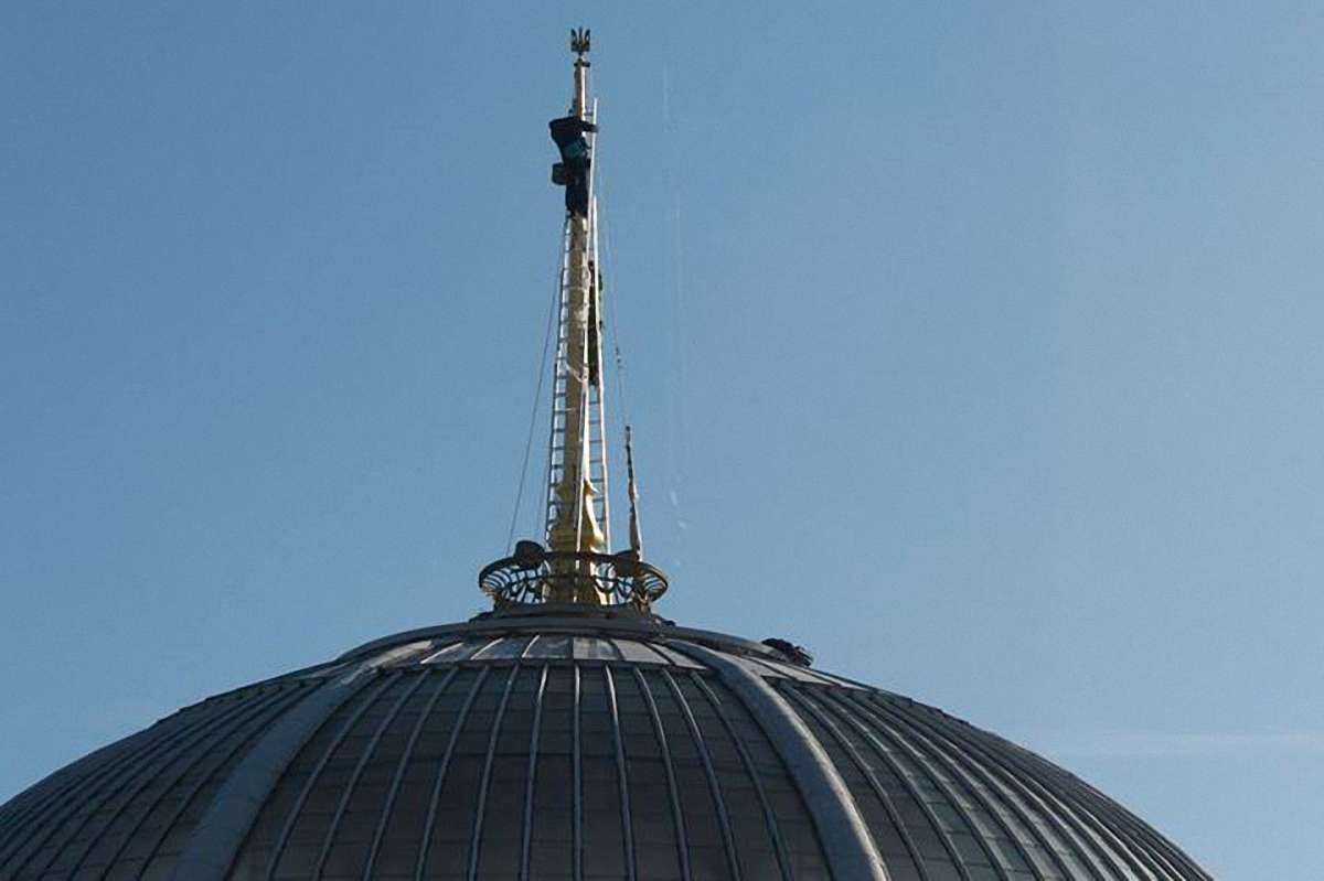 Зірку над Верховною Радою України замінили на тризуб