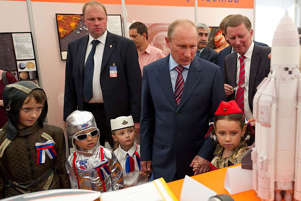 Путін відновив у Росії піонерський рух