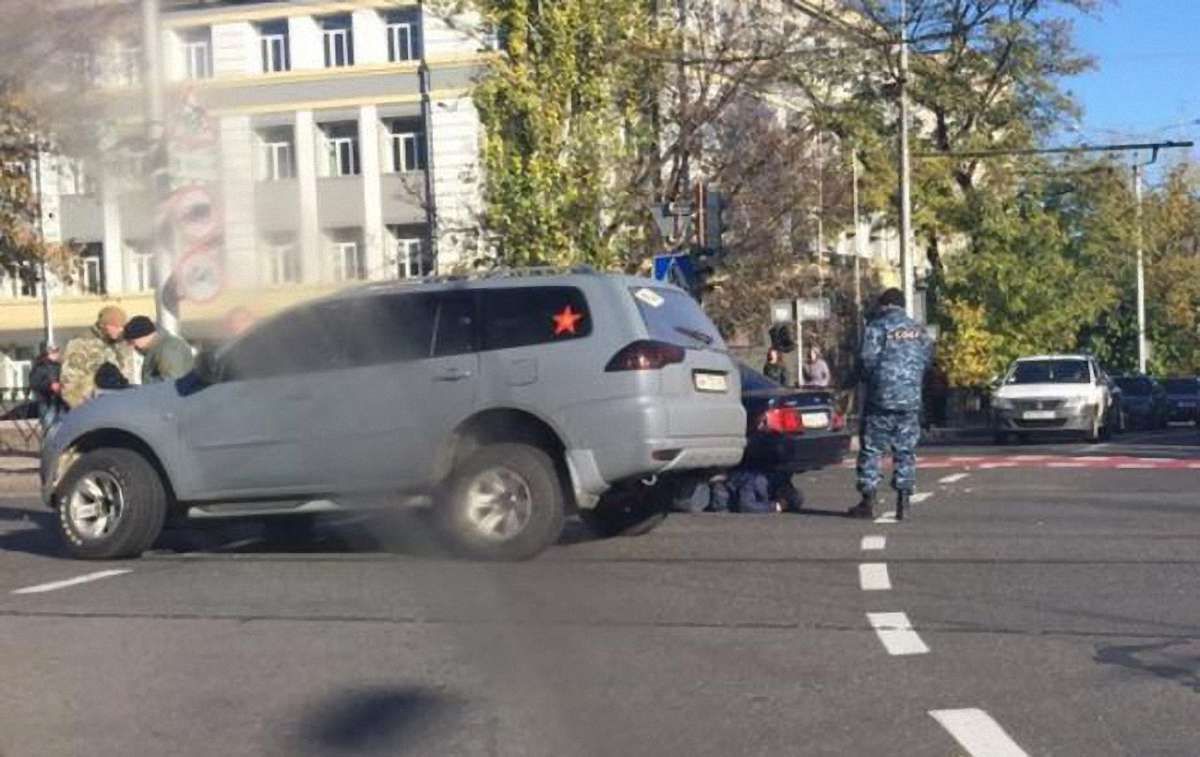 Бойовики в центрі Донецька спричинили ДТП і побили потерпілого водія