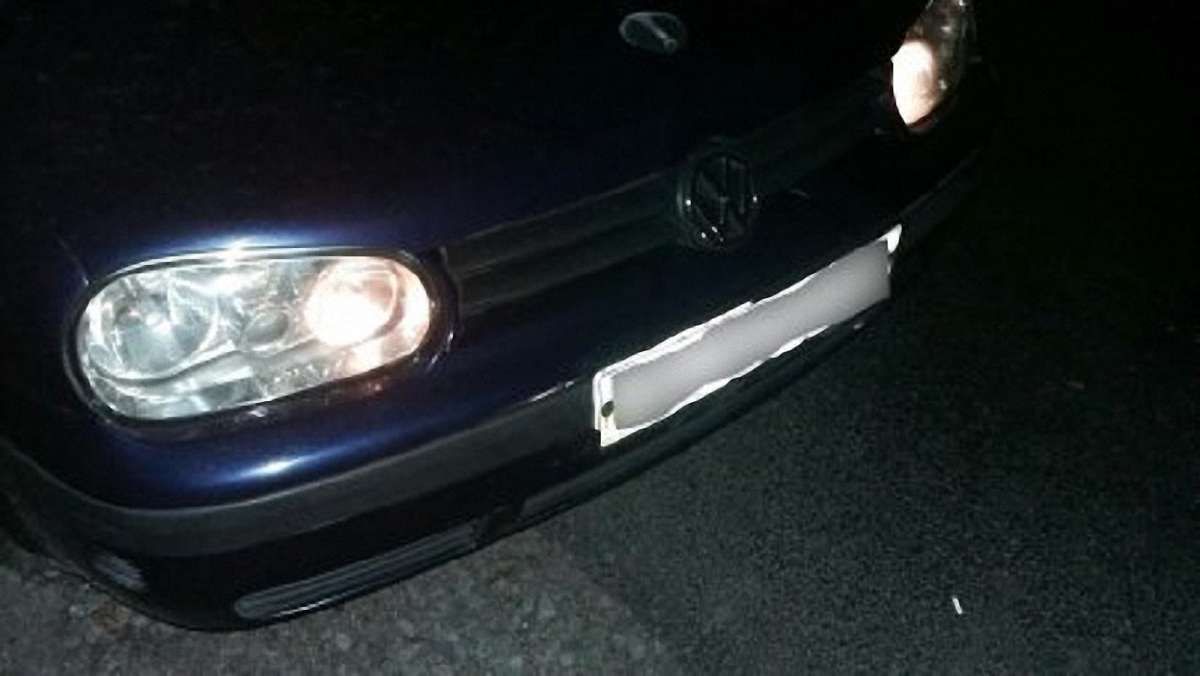 Під Львовом затримали начинений зброєю Volkswagen Golf