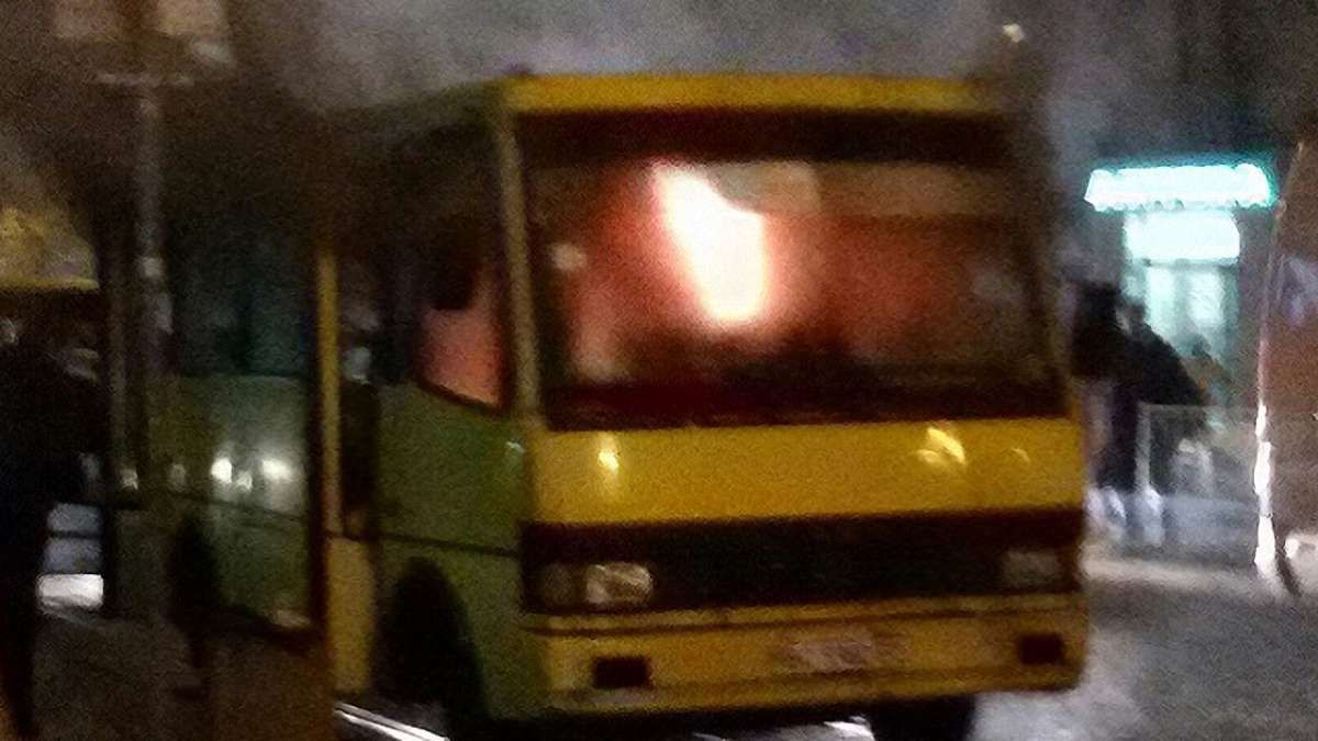 Через коротке замикання у Львові дотла згоріла маршрутка