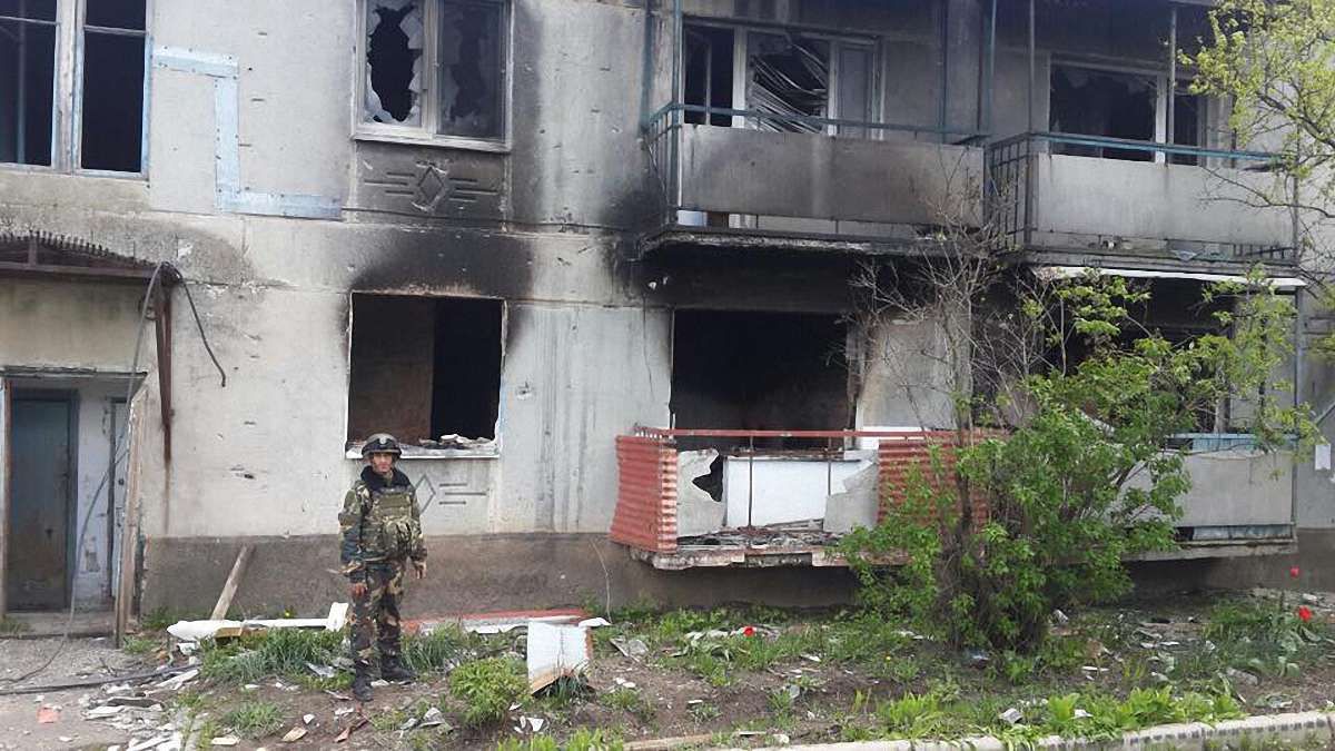 Помер український військовий, поранений під час п’ятничного обстрілу Пісків