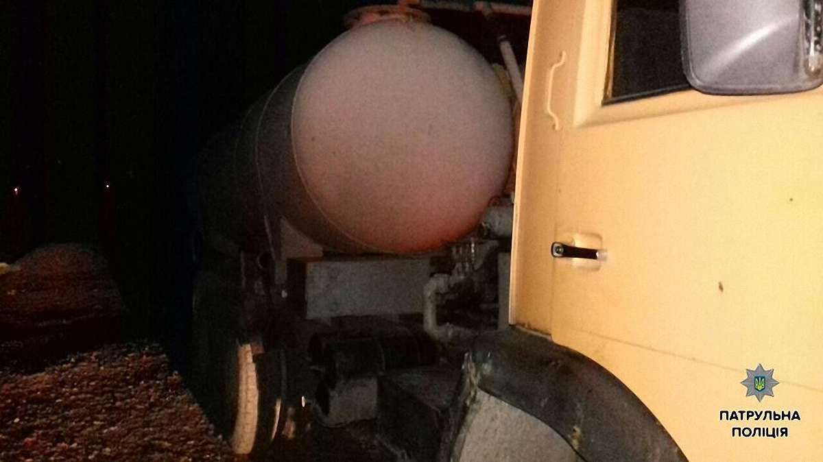 У Львові поліція затримала автоцистерну, яка зливала стоки у міську каналізацію