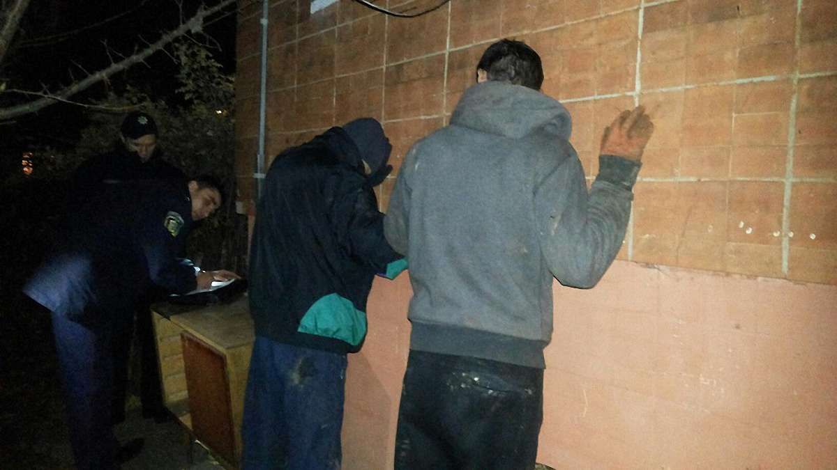 Вночі у Львові «на гарячому» впіймали двох крадіїв телефонного кабелю