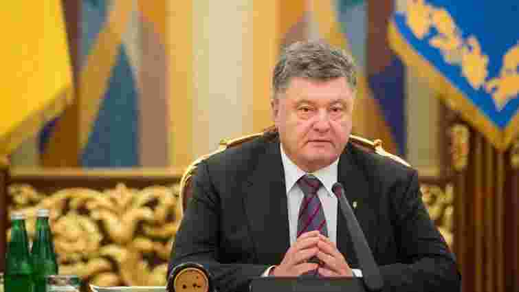 Порошенко обіцяє невідкладно розглядати надання громадянства іноземцям-захисникам України