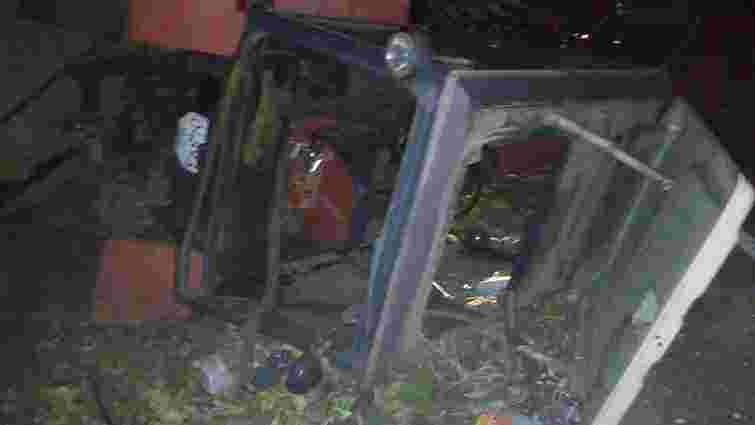 На трасі Львів-Шегині BMW X5 врізався у трактор, водій джипа загинув