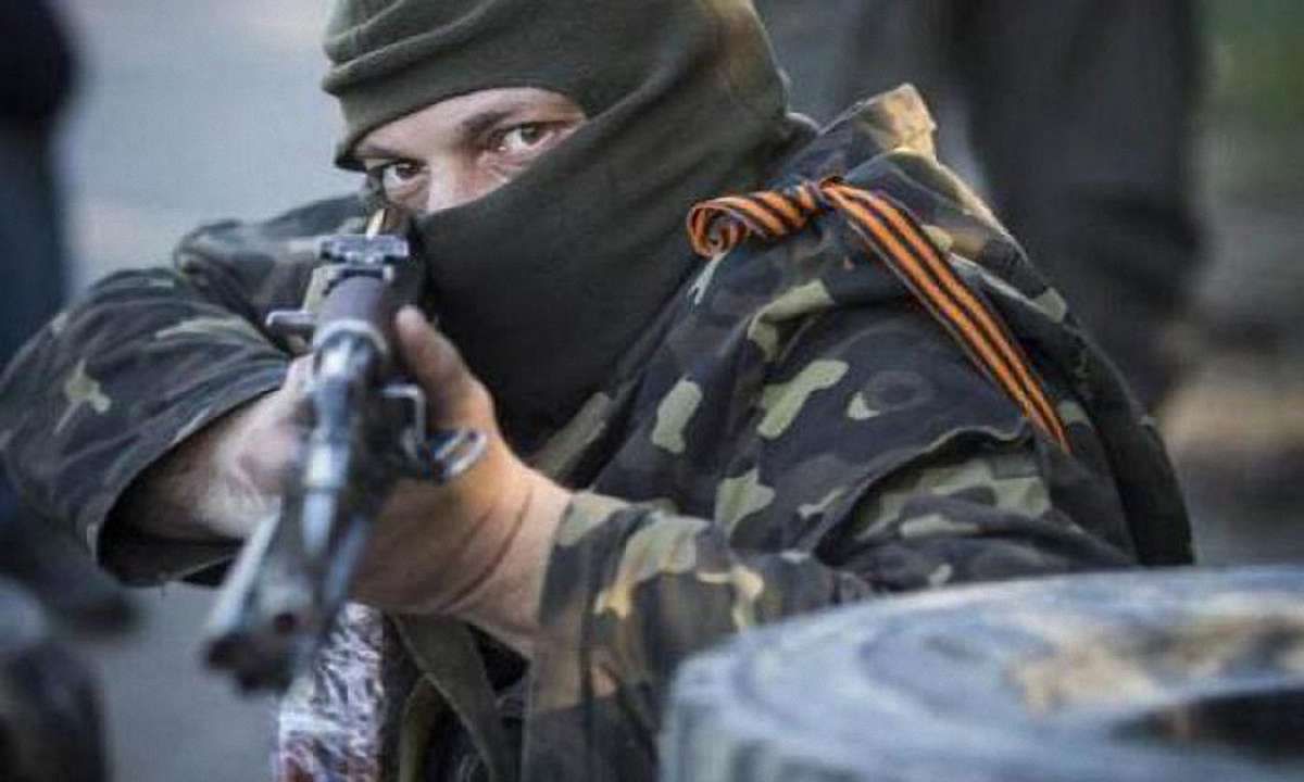 Бойовики здійснили 12 обстрілів за вечір на Донеччині 