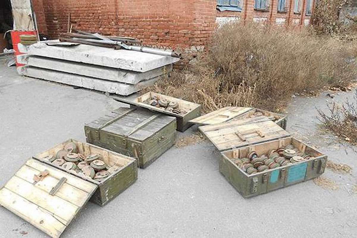 У Сватовому знайшли 171 протитанкову міну в закинутій будівлі