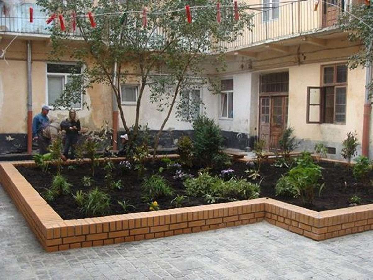 На вулиці Кониського у Львові впорядкували внутрішній дворик