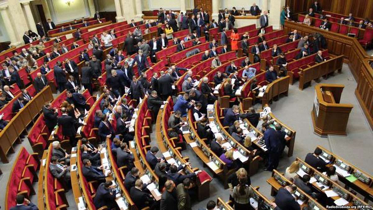 З президентської фракції в парламенті вийшли троє депутатів