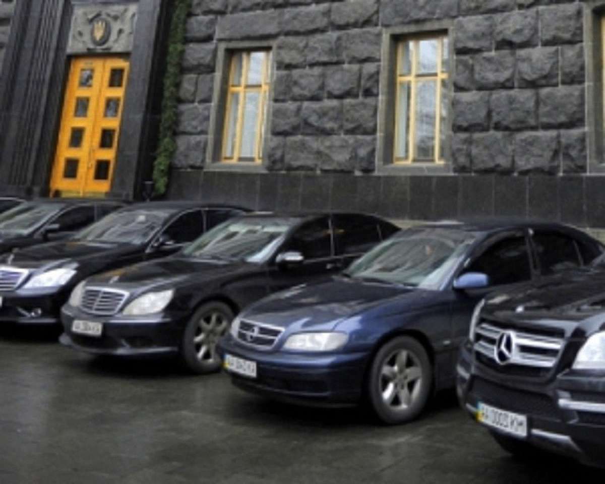 Кабмін встановив ліміт службових автомобілів для працівників Антикорупційного бюро