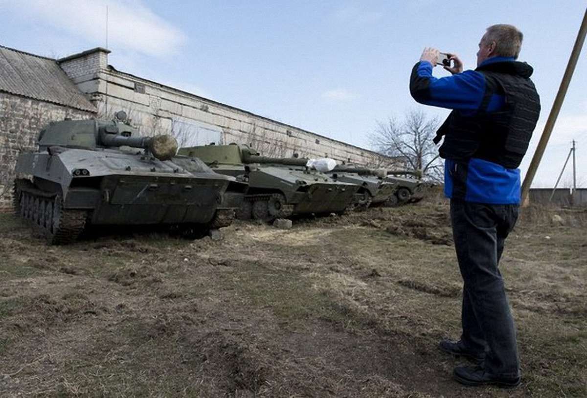 Бойовики повертають танки до лінії зіткнення після від’їзду спостерігачів ОБСЄ