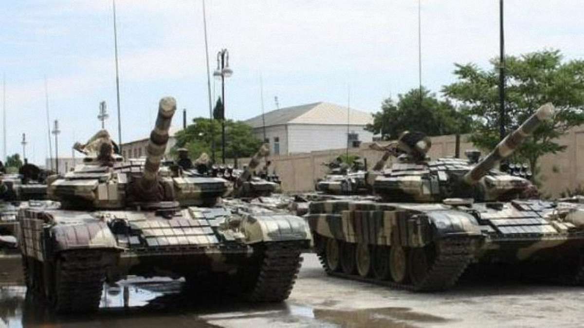 Бойовики стягують військову техніку до Донецька