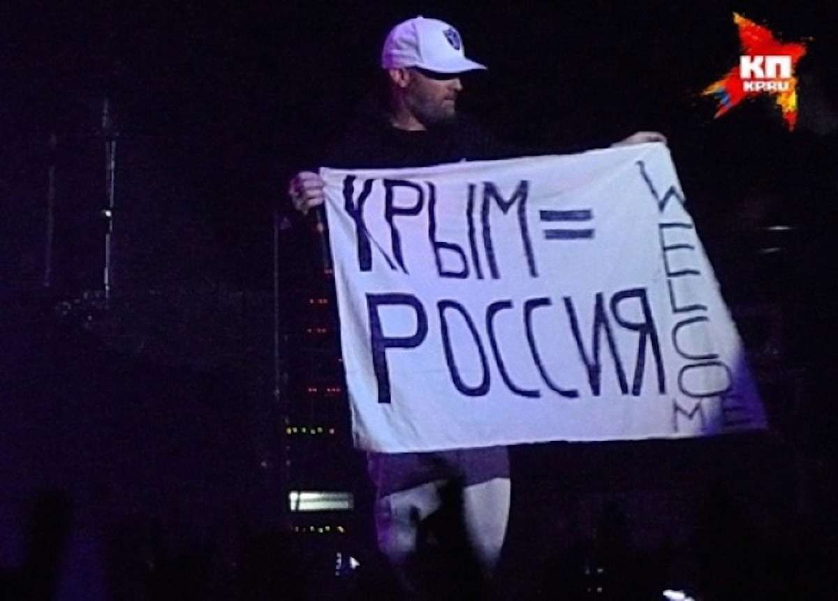 Лідер рок-групи Limp Bizkit виступав з плакатом  «Крим = Росія»