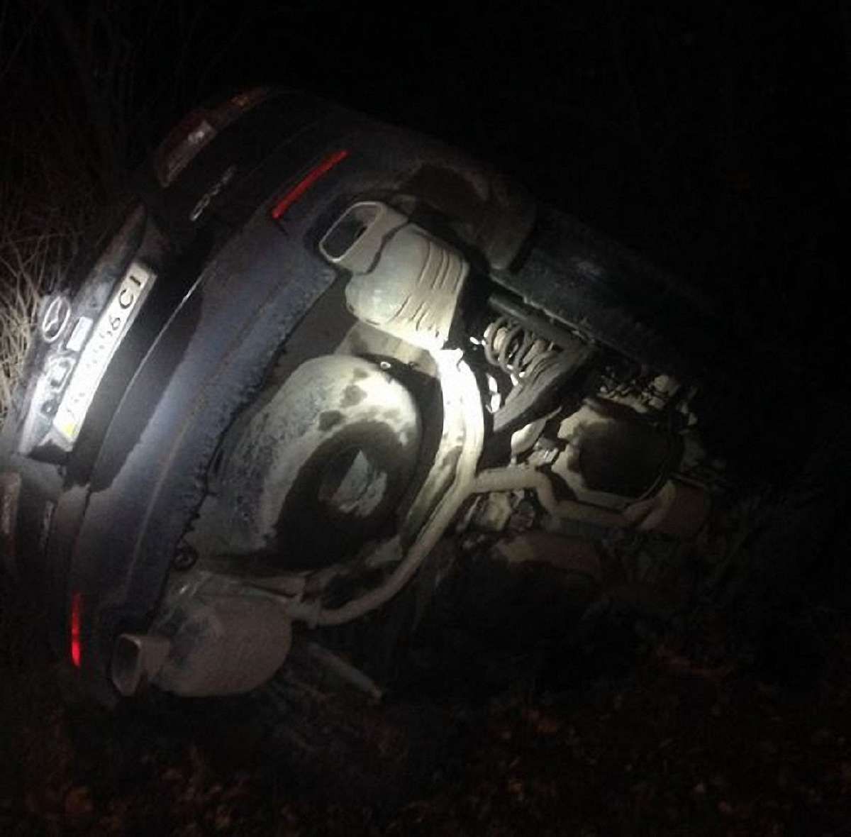 У Львові п’яний водій, втікаючи від поліції, зніс паркан приватного будинку