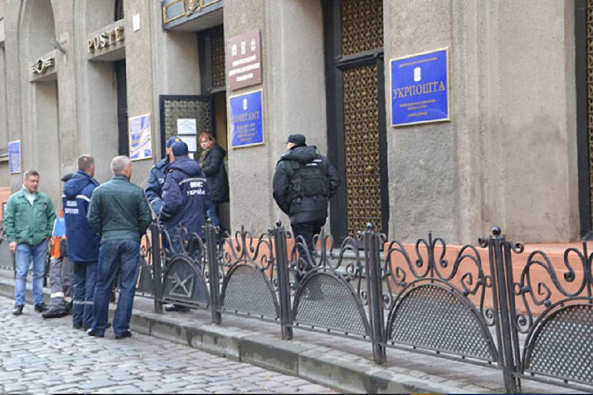 У приміщенні Головної пошти у Львові шукають вибухівку