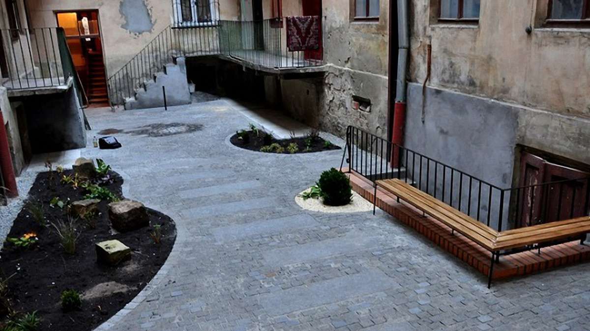 У центральній частині Львова впорядкували внутрішній двір