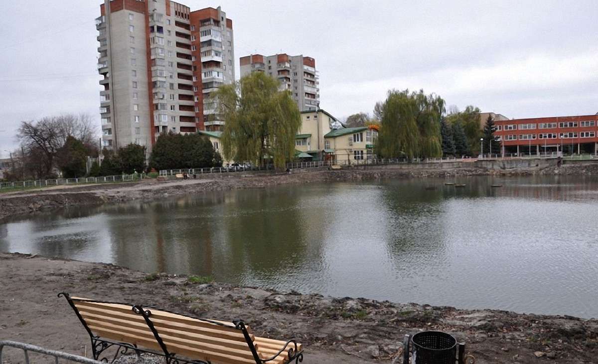 У рекреаційних зонах Львова чистять озера