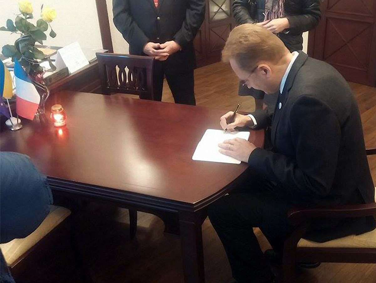 Мер Львова висловив співчуття народу Франції