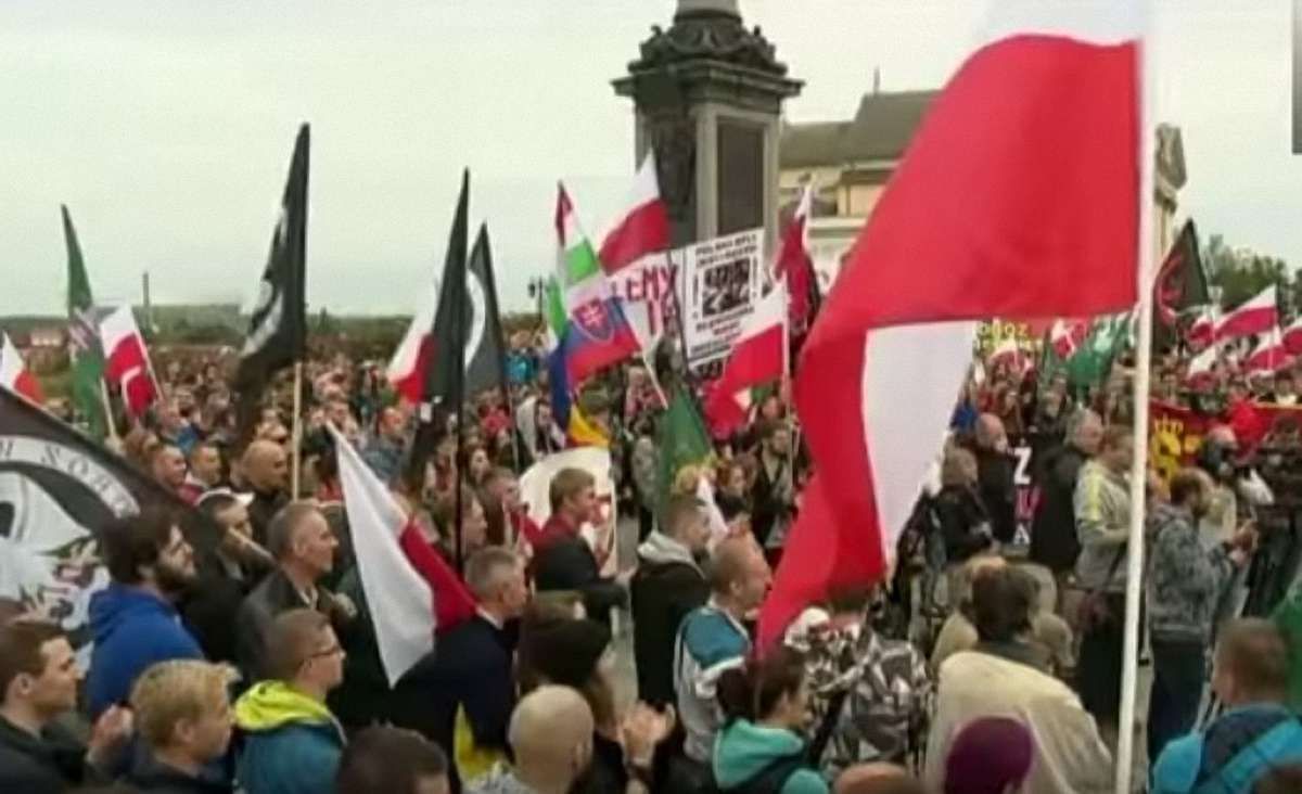 Польща відмовилася приймати біженців за квотами ЄС через теракти у Франції