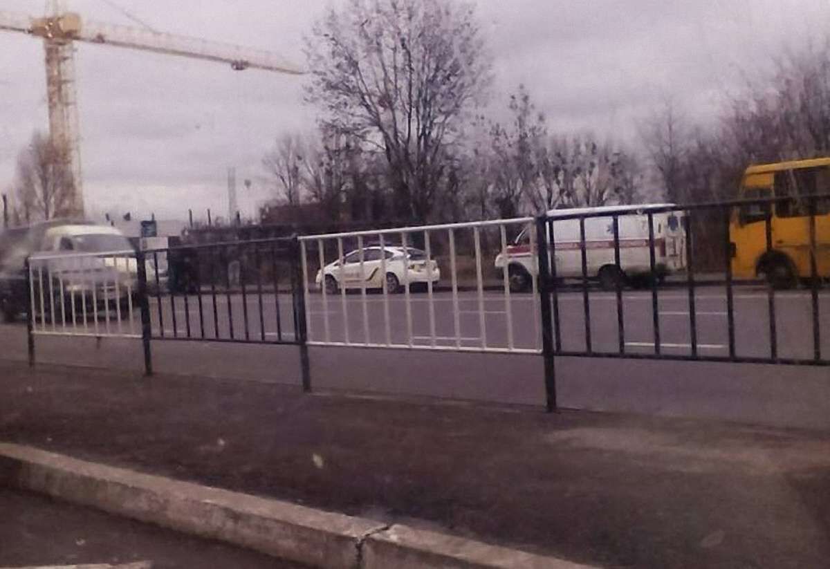 У Рясному літня жінка вибігла на дорогу і потрапила під колеса автомобіля