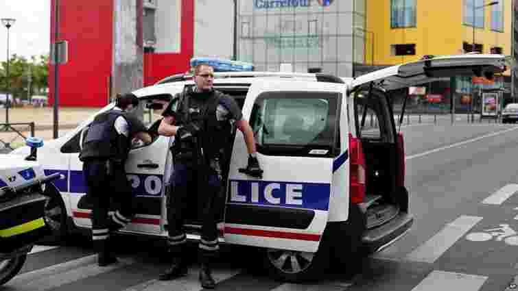 Французька поліція провела 168 обшуків та арештувала 23 підозрюваних у терактах