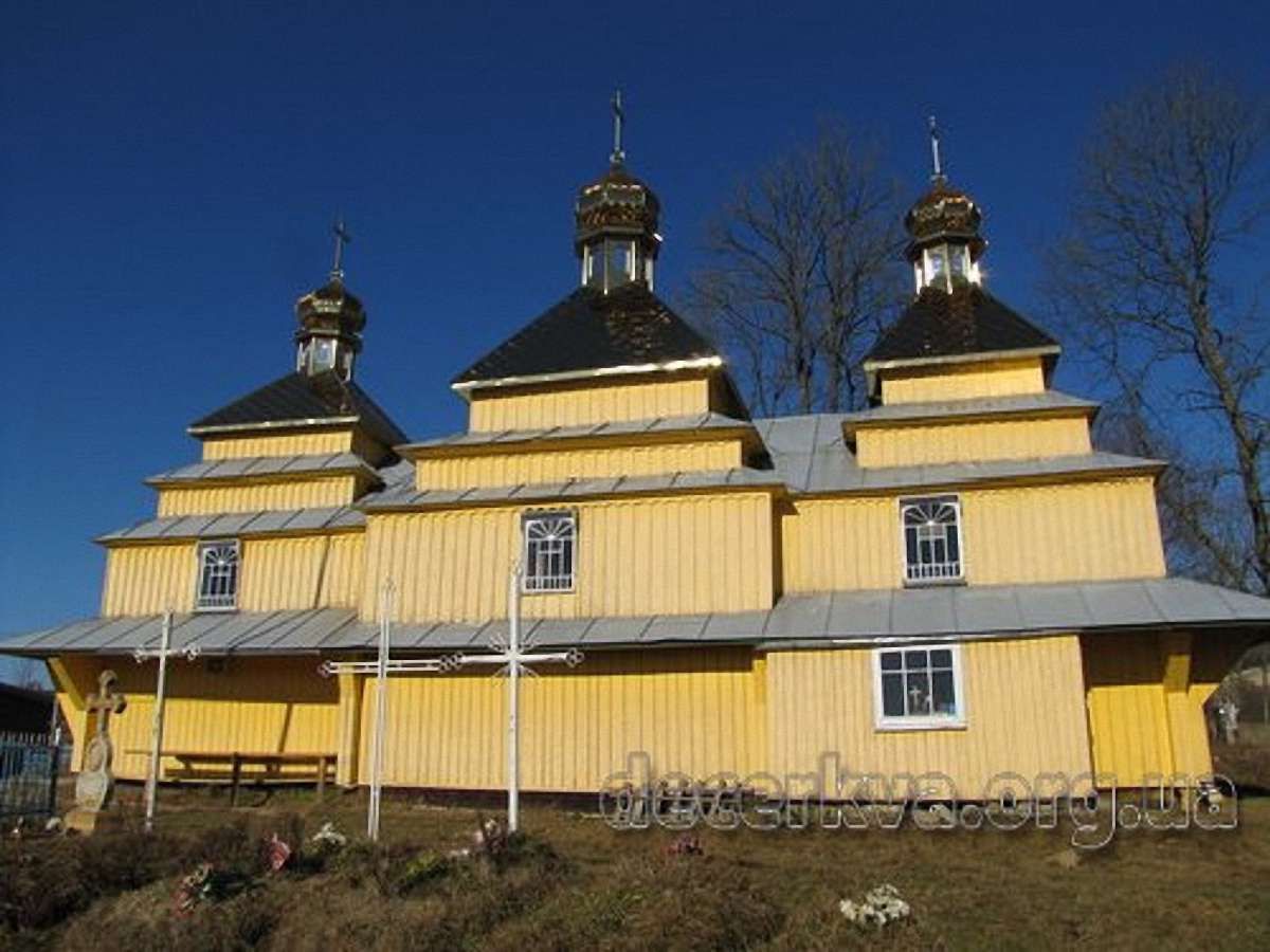 На Львівщині горіла дерев’яна церква