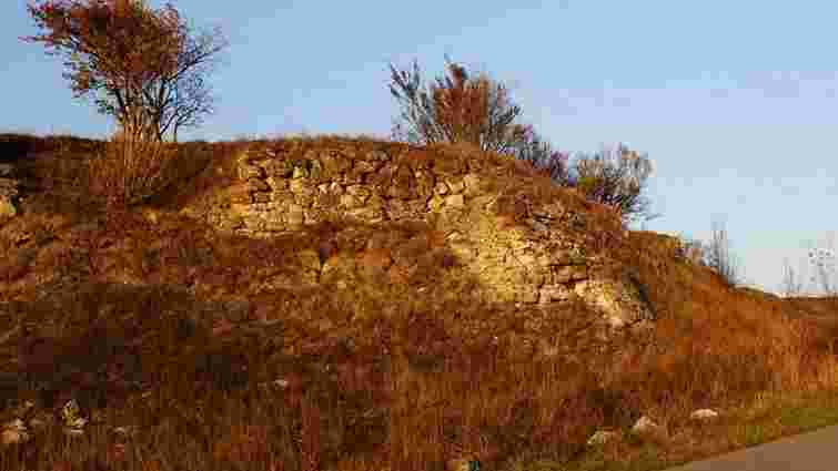 На Хмельниччині знайдено залишки невідомого стародавнього замку