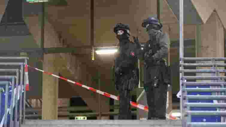 Поліція виявила начинену вибухівкою машину біля стадіону в Ганновері