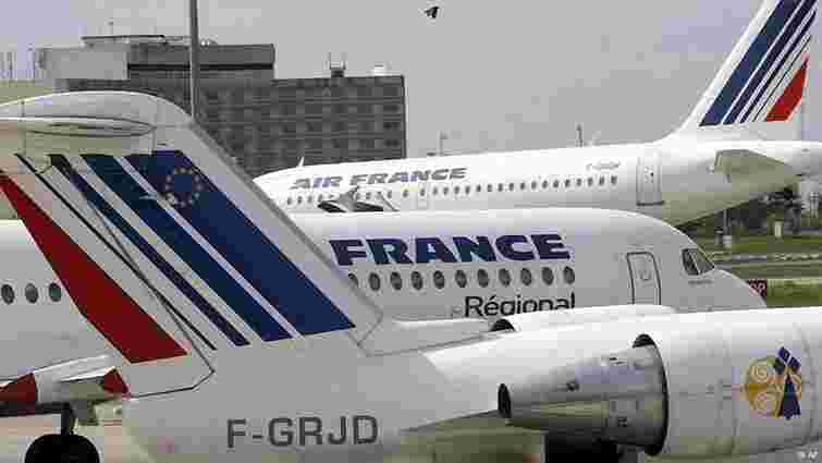 Два літаки, що летіли у Францію, екстрено приземлились через повідомлення про бомби на бортах