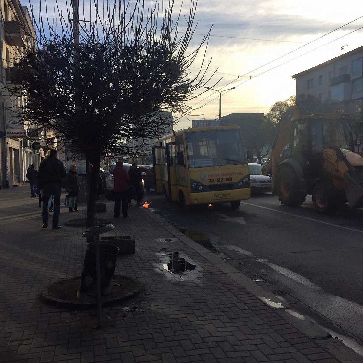 В Івано-Франківську під час руху загорілася маршрутка 