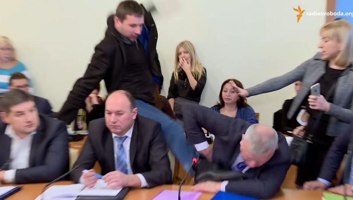 Удар Парасюка виштовхнув Пісного на світло