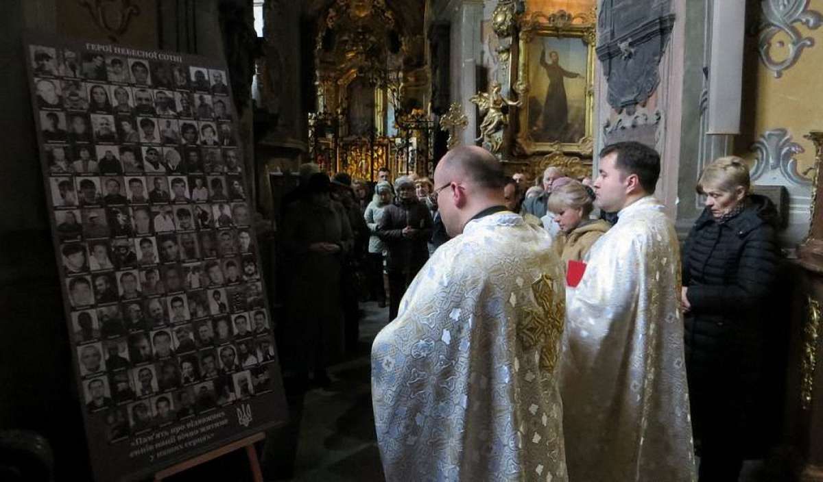 У Гарнізонному храмі відбувалась панахида за загиблими Героями Майдану та АТО