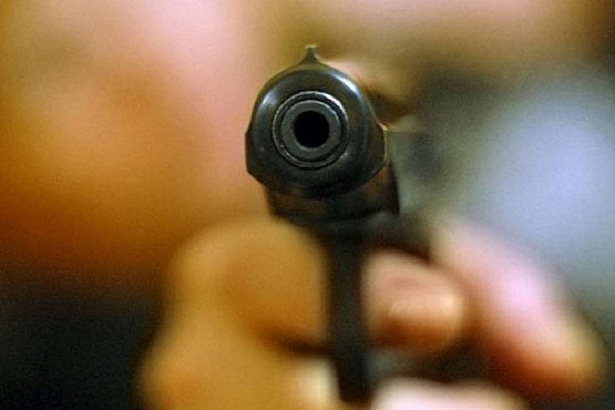 У США невідомі відкрили стрілянину в парку: щонайменше 16 людей поранено