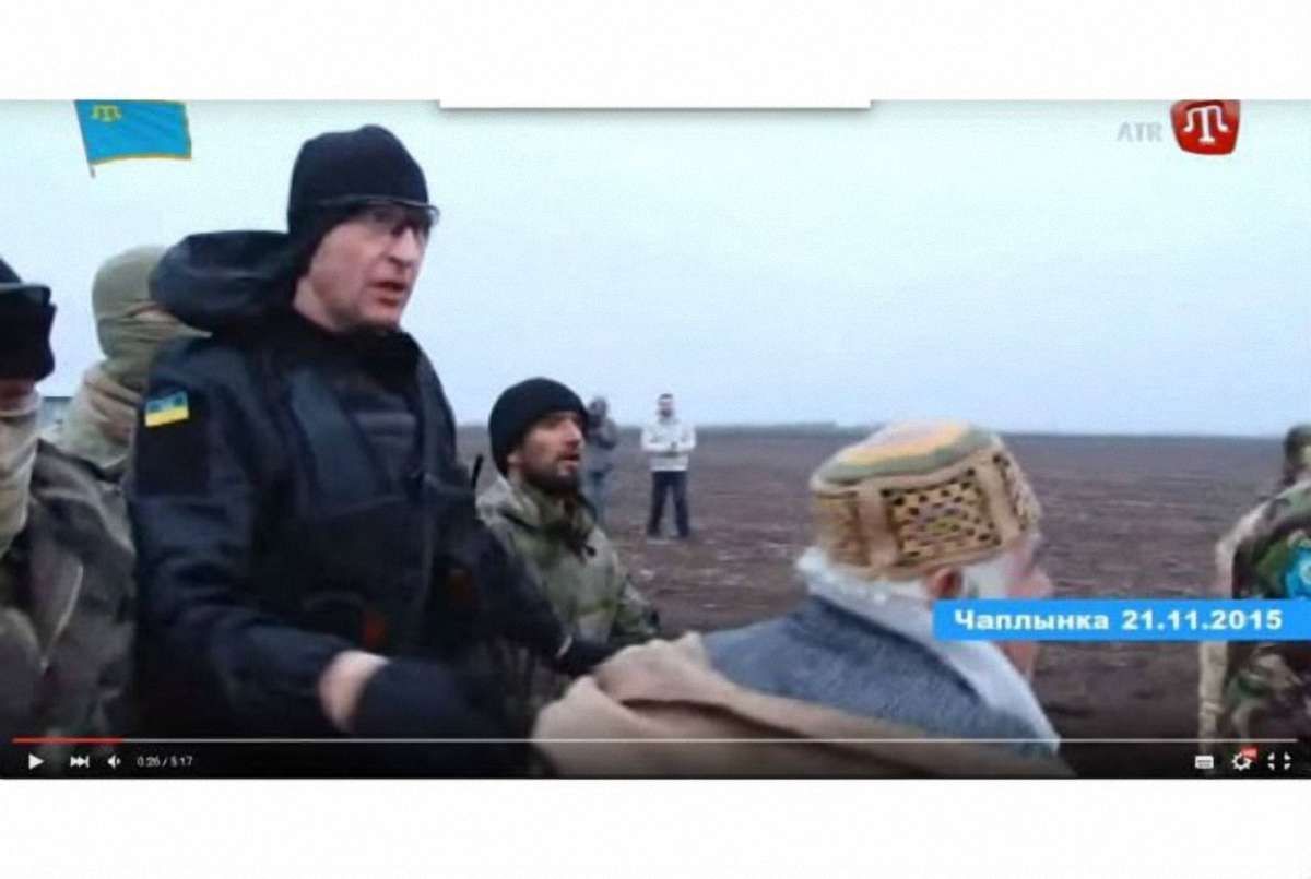Штурмом Чаплинки керував екс-«беркутівець», якого впізнали фотографи Майдану