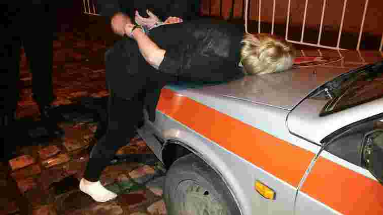 У Львові п’яні жінки побилися із охороною нічного клубу та поліцією