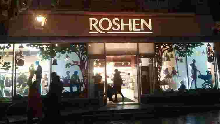 Фірмовий магазин Roshen у Львові встановив нову вивіску згідно з правилами