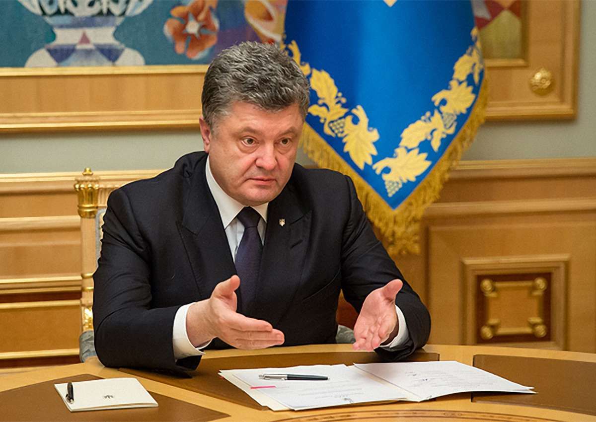 Порошенко підписав закон про зовнішню трудову міграцію