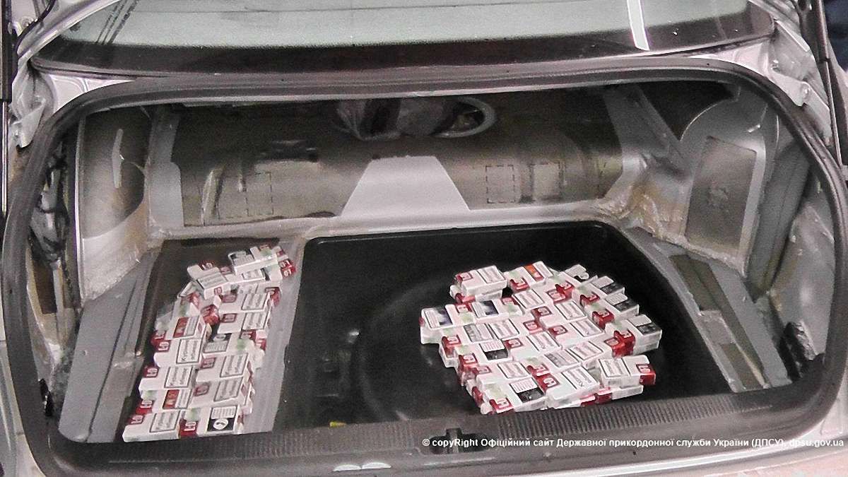 У контрабандистів цигарок львівські прикордонники вилучили три автомобілі