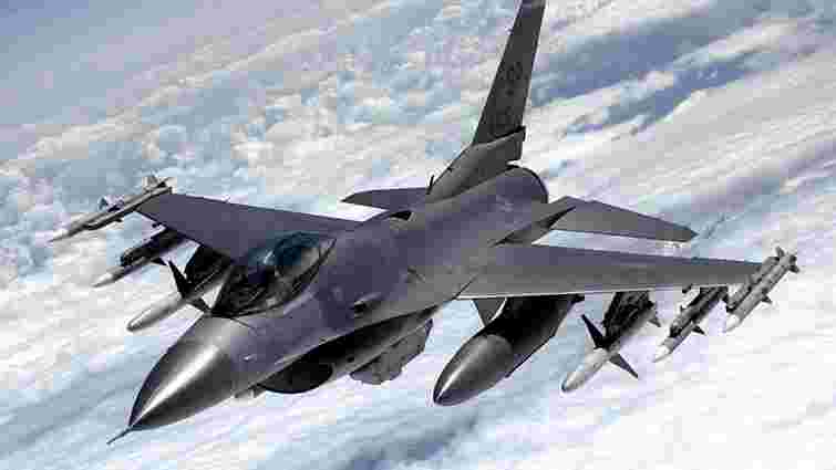 У США розбився винищувач F-16