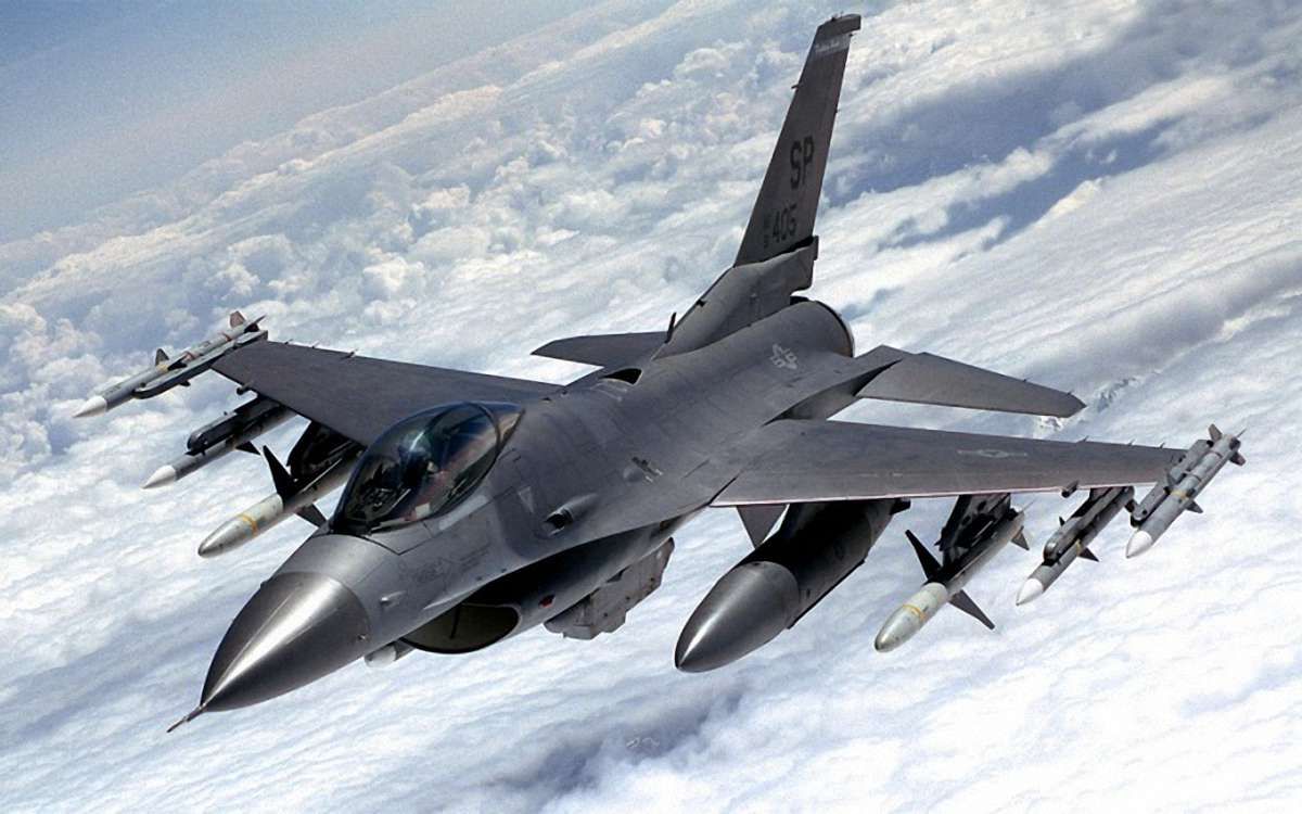 У США розбився винищувач F-16