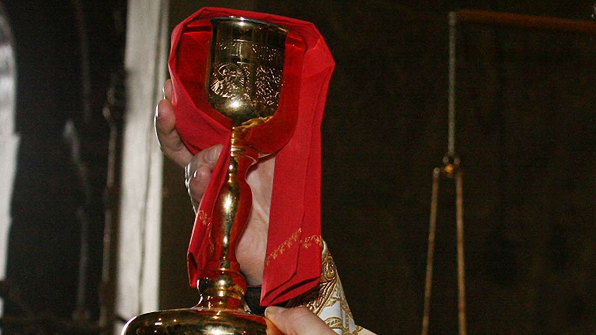 За крадіжку кадила та ризи у священика львів'янина засудили на два роки 