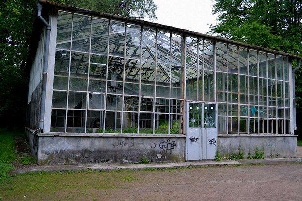 У Стрийському парку у Львові почали ремонтувати оранжерею