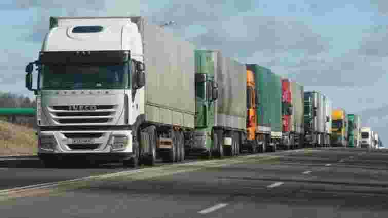 На Чернігівщині та Сумщині простоюють турецькі вантажіви, яких не пропускають в РФ