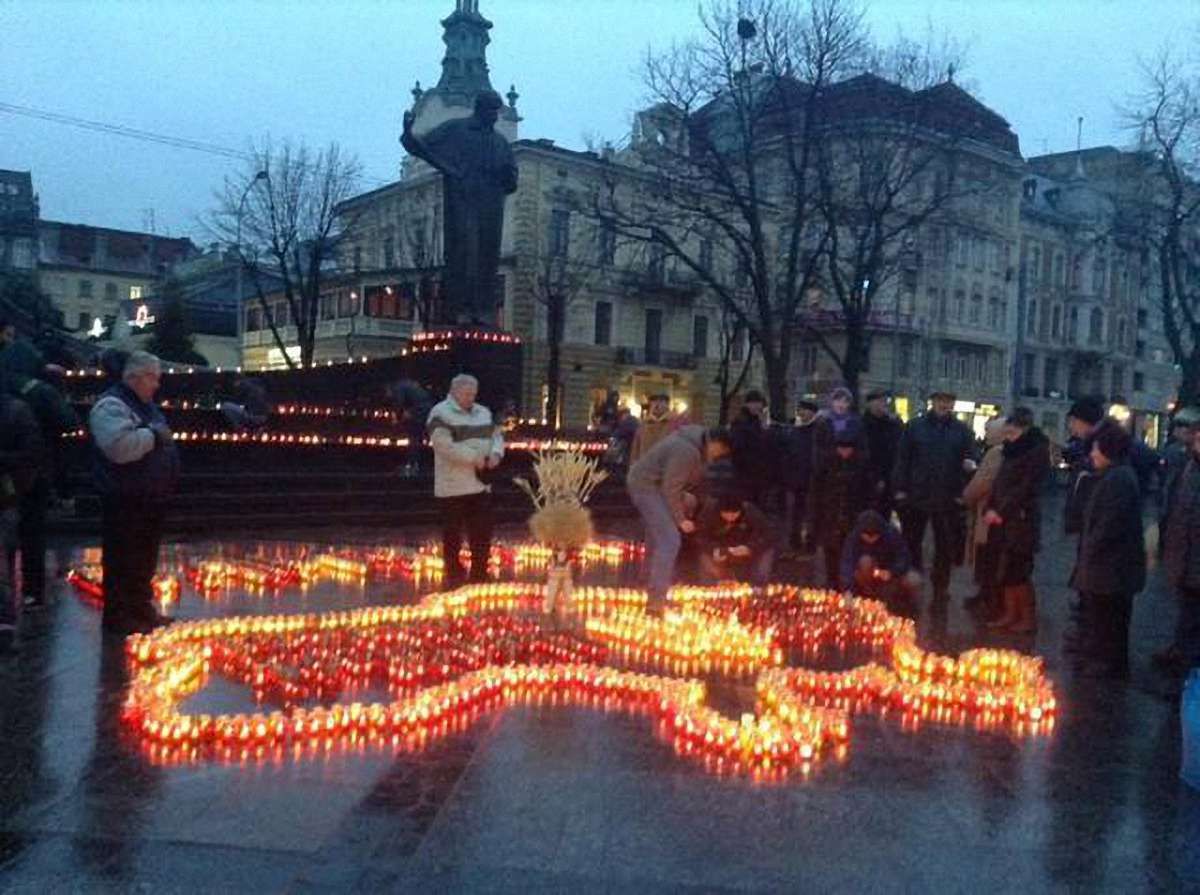 У День пам’яті жертв Голодомору у Львові виклали карту зі свічок
