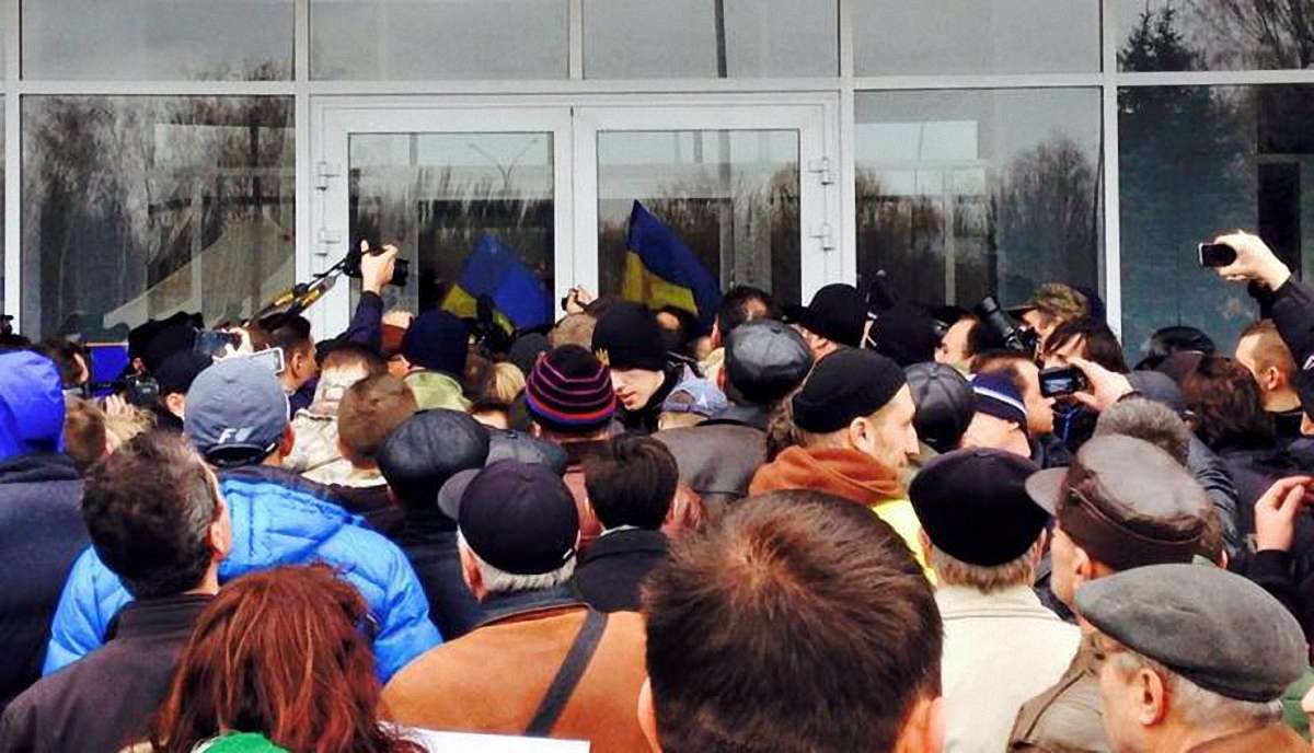 До Кривого Рогу з’їхалися «тітушки» з Дніпропетровщини