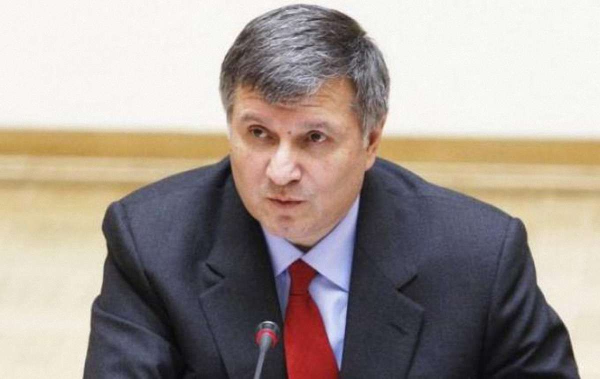 Аваков пообіцяв затримати Фірташа після прибуття в Україну